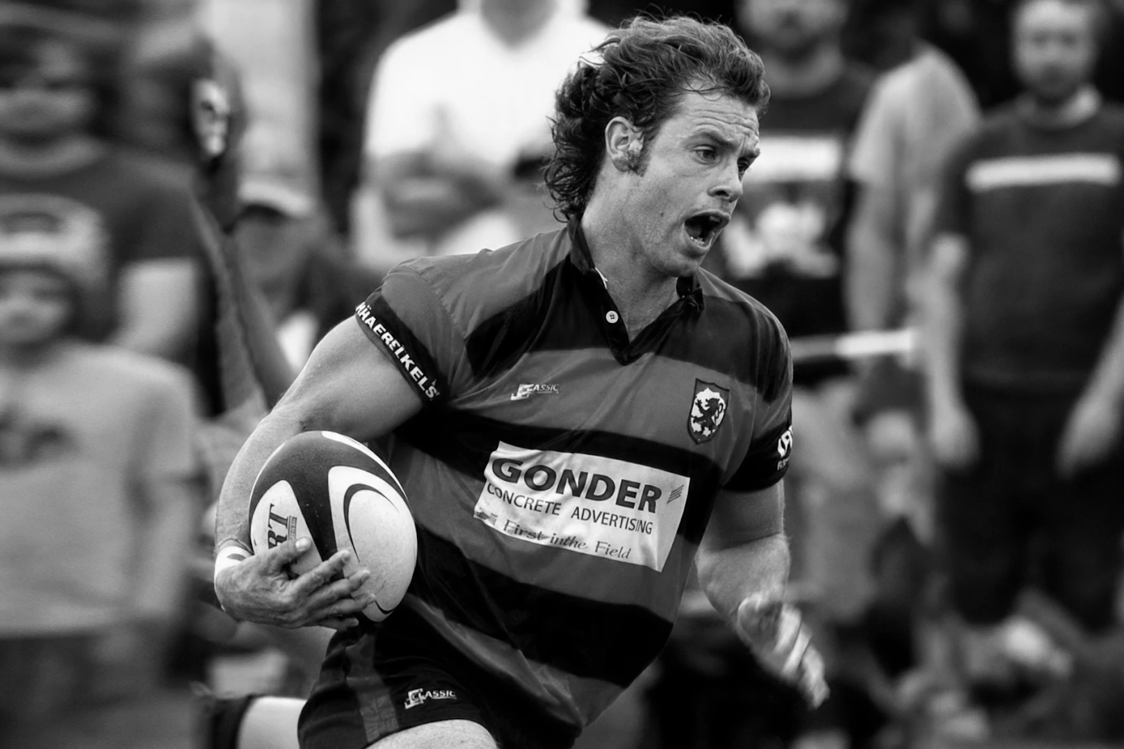 Bevan Gray carrying a rugby ball during a professional match